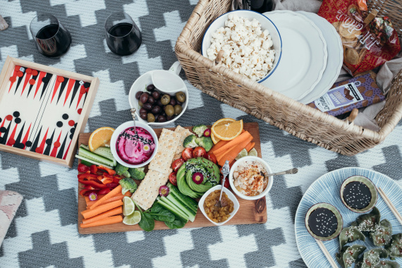 Jak (ne)plánovat piknik: průvodce pro optimisty i milovníky dobrodružství